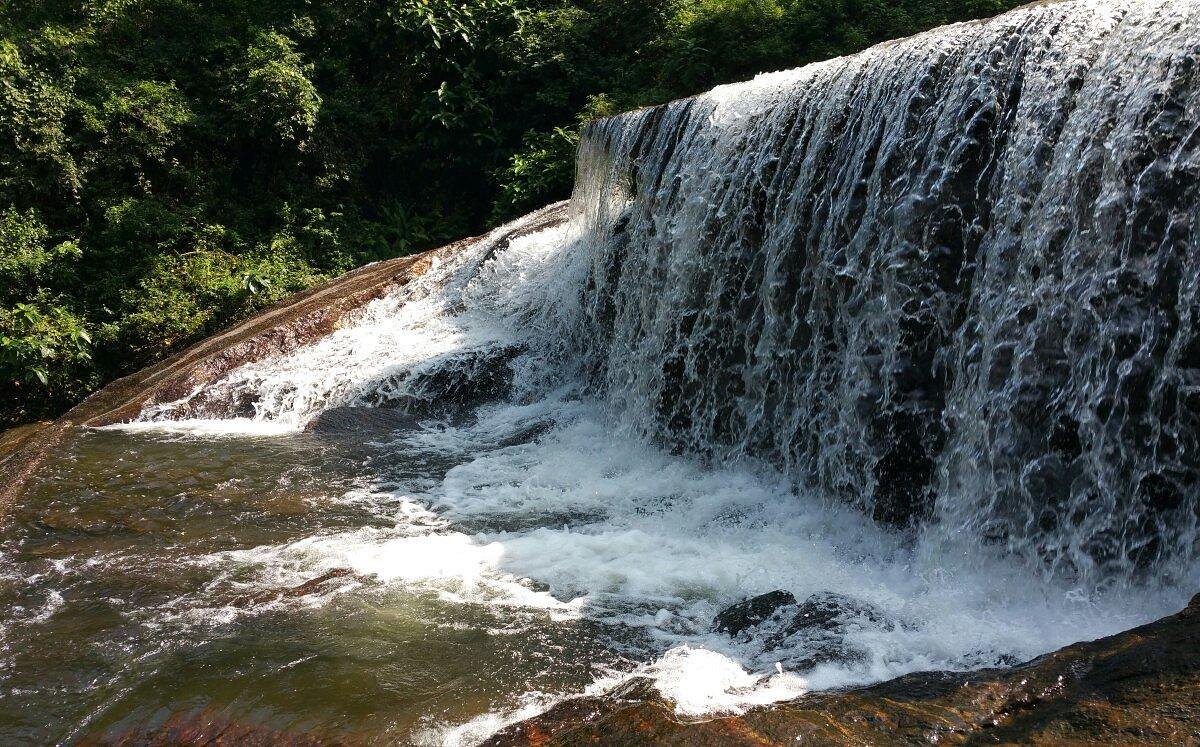 Kovai Kutralam Waterfalls